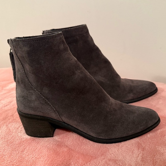 Dolce Vita Women's Cassius gray Suede ankle Booties/size 6 - Picture 6 of 11